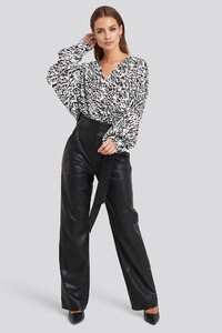 nakd_wrap_front_leopard_print_blouse_1018-003941-0141_04c.thumb.jpg.1b0dcf20b63c2a727c63788e6fce4f2e.jpg