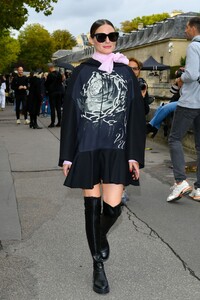 olivia-palermo-valentino-fashion-show-in-paris-09-29-2019-3.jpg