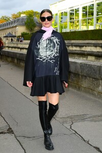 olivia-palermo-valentino-fashion-show-in-paris-09-29-2019-5.jpg