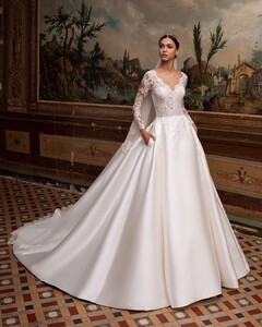 pronovias_69781176_130730468319914_246908380445083302_n.jpg