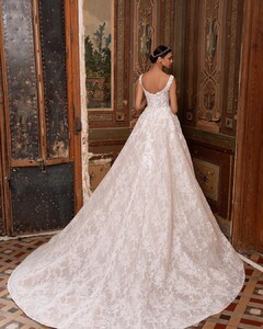 pronovias_71185814_266137407675352_2228935976497672555_n.jpg
