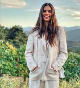 sarasampaio_69776103_404603506914730_5938665021399467749_n.jpg
