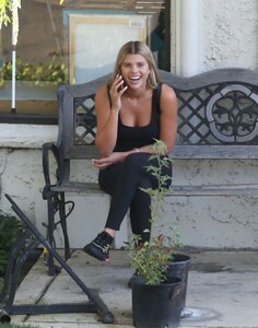 sofia-richie-stocking-up-on-art-supplies-at-graphaids-in-calabasas-10-15-2019-2.jpg