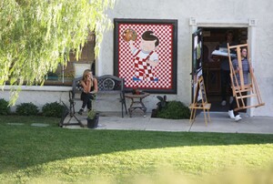sofia-richie-stocking-up-on-art-supplies-at-graphaids-in-calabasas-10-15-2019-8.jpg