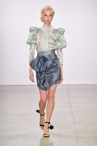 taoray-wang-rtw-spring-2020-001.thumb.jpg.547529005e6b5e6188c112da0c37e015.jpg