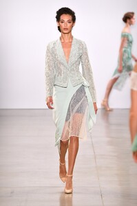 taoray-wang-rtw-spring-2020-009.thumb.jpg.37ba09546b258cdeb9d4fea7f8a7e07f.jpg