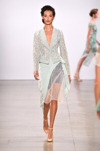 taoray-wang-rtw-spring-2020-009.thumb.jpg.37ba09546b258cdeb9d4fea7f8a7e07f.jpg