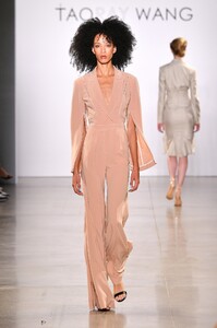 taoray-wang-rtw-spring-2020-016.thumb.jpg.d1b32c8302fa4cebfa5d14e700f995cb.jpg