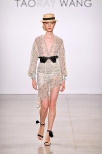 taoray-wang-rtw-spring-2020-020.thumb.jpg.521ab0e69dd4bfafb37cbb86211e76a2.jpg