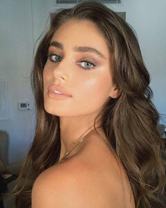 taylor_hill_70508332_822803754789286_24892579838891114_n.jpg