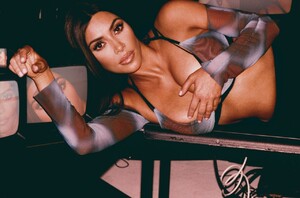 the-kardashian-jenner-collector-s-edition-cr-fashion-book-issue-15-fall-winter-2019-5.jpg