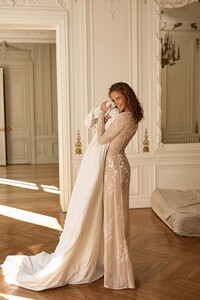 v-Letizia5.thumb.jpg.fb1d87215e5763edc8f1bd0782d77747.jpg