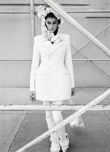 vogue-november-2019-kaia-09.thumb.jpg.4d2f49ff94f139f3cc03b33d813579bd.jpg
