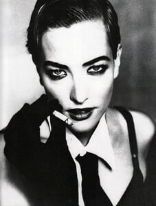 von_Unwerth_Vogue_Italia_January_1991_09.thumb.jpg.6eb3786946a40333a35bed0db545ee69.jpg
