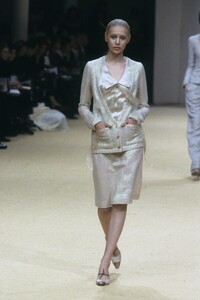 003-chanel-spring-1999-couture-Img007252-colette-pechekhonova.thumb.jpg.355f013bb272ce5e69b6f1d31f07de13.jpg