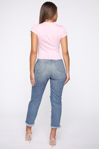 06-13-19_Studio_4_OD_1-18_PM_38__RT600666_Pink_2964_JK.jpg