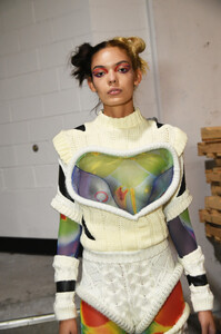 1013709745_VfilesBackstageSeptember2019NewYorkFashionBZbeAFp4B4ux.thumb.jpg.0ee88e91dd3c7ff461a18539c25562db.jpg