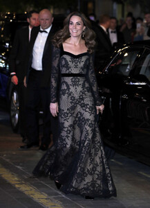 Duke+Duchess+Cambridge+Attend+Royal+Variety+tk_61q0CJzFx.jpg