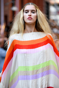 1020887241_CynthiaRowleyRunwaySeptember2019NewYorkXlPdDOR7qR6x.thumb.jpg.4e4e3947950fbff8b6538f093976a6b0.jpg