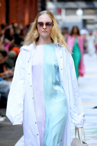 1026233626_CynthiaRowleyRunwaySeptember2019NewYorkWTsZ4N32EkVx.thumb.jpg.02674ae3cdb17dcc361830506a2c48bc.jpg