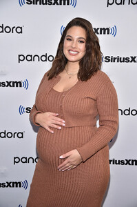 Celebrities+Visit+SiriusXM+November+18+2019+GK0pebwdeRRx.jpg