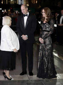 Duke+Duchess+Cambridge+Attend+Royal+Variety+FRulrtzsAhMx.jpg