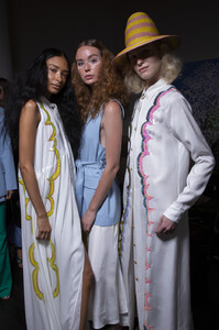 1041442474_CynthiaRowleySpring2020BackstageQ-xx7G77OBmx(1).thumb.jpg.bc751f392d5cc96f219e0521d9cb223e.jpg