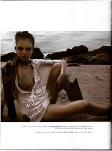 L'Officiel France #894 (April 2005) - Pose Crochet - 003.jpg