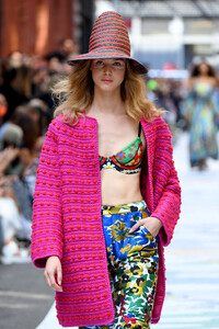 1046099324_CynthiaRowleyRunwaySeptember2019NewYorkW7kS8xhj2gox.thumb.jpg.b3bbb7b714f7077bb57d8af37edf5763.jpg