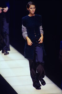 1056932980_giorgio-armani-fw-1998(9).thumb.jpg.86fa6e4602e56a5d95a330ed266fae36.jpg