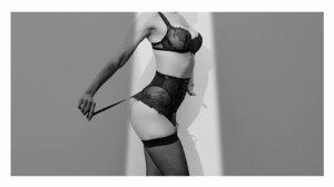1061445158_Lesdessous_aubade_calendrier-2020__MorganeMiller(15).thumb.jpg.42779ad2a41bfe1e0899348c741b18a9.jpg