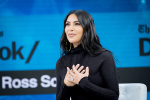 Kim+Kardashian+2019+New+York+Times+Dealbook+XU1aMtr4Cptx.jpg