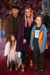 Ashlee+Simpson+Premiere+Disney+Frozen+2+Red+DSwEd2z7GRXx.jpg