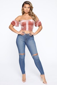 11-09-19_Studio_2_MA_JJ_12-51-42_57__IMA4477TN_Pink_1971__JD.jpg