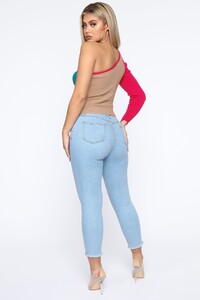 11-11-19_Studio_1_OD_PR_11-41-20_23__9002_MultiColor_CC__19_JK_RG.jpg