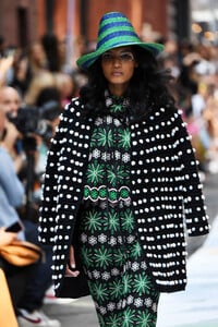 1105259020_CynthiaRowleyRunwaySeptember2019NewYork_r60tHRj-N5x.thumb.jpg.e39486e00b32d2acd6cc88f8be7aa99e.jpg