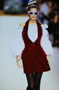 1105474470_chloe-fw-1994(5).thumb.jpg.e79fb0d42eedaeac72facde0e50799db.jpg