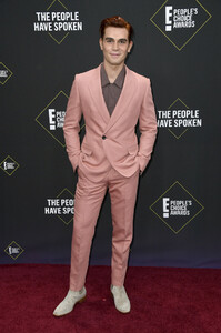 KJ+Apa+2019+E+People+Choice+Awards+Arrivals+z8znGwEKC-8x.jpg