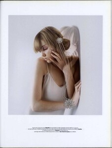 Jalouse_66_ Dec2003-Jan2004_LucyInTheSkyWithDiamonds_002.jpg
