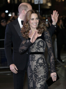 Duke+Duchess+Cambridge+Attend+Royal+Variety+3ZjZjx8XQL1x.jpg