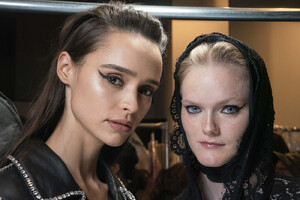 115414557_ChristianCowanSpring2020Backstage0lufwswfFbMx(1).thumb.jpg.4874cdf280cbc789c03a91b46247fbdb.jpg