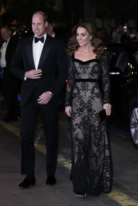 Duke+Duchess+Cambridge+Attend+Royal+Variety+OkmeNVH3xOmx.jpg