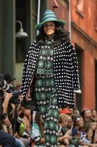 1177823319_CynthiaRowleyRunwaySeptember2019NewYorkJfFVWiP9asRx.thumb.jpg.4587b96ccb4801fe9297785a76e68528.jpg