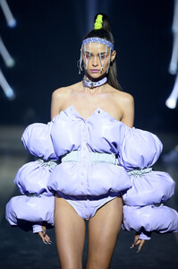 1187010085_VfilesRunwaySeptember2019NewYorkFashionkkSxgz1ls_Ux.thumb.jpg.a6ac5765a90040c64eba5332d74788fc.jpg