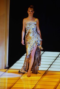 1187126475_linda-evangelista(23).thumb.jpg.56fac9ba22c3566638710fecd1a82546.jpg