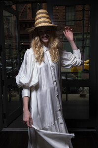 1190136302_CynthiaRowleySpring2020BackstageImfspmZRY6ix.thumb.jpg.683f746cf503a547e7d4df9d46bc49dc.jpg