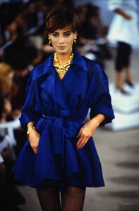 121361537_donna-karan-ss-1991(2).thumb.jpg.b0e8f63fdf16d753a1b10b6f4277add3.jpg