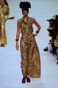 1219646854_ysl-fw-1992(1).thumb.jpg.7042b8e3993d5f20caf4998a223bba5e.jpg