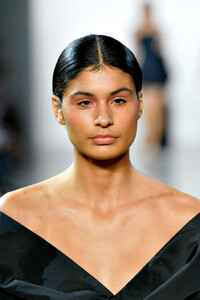 1229352480_AlietteRunwaySeptember2019NewYorkFashionvoiJHKRvFVdx.thumb.jpg.67bd84c24b2308cbcb89bcde886cacb8.jpg