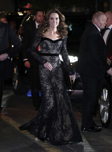 Duke+Duchess+Cambridge+Attend+Royal+Variety+Sy0q-xCgMKKx.jpg